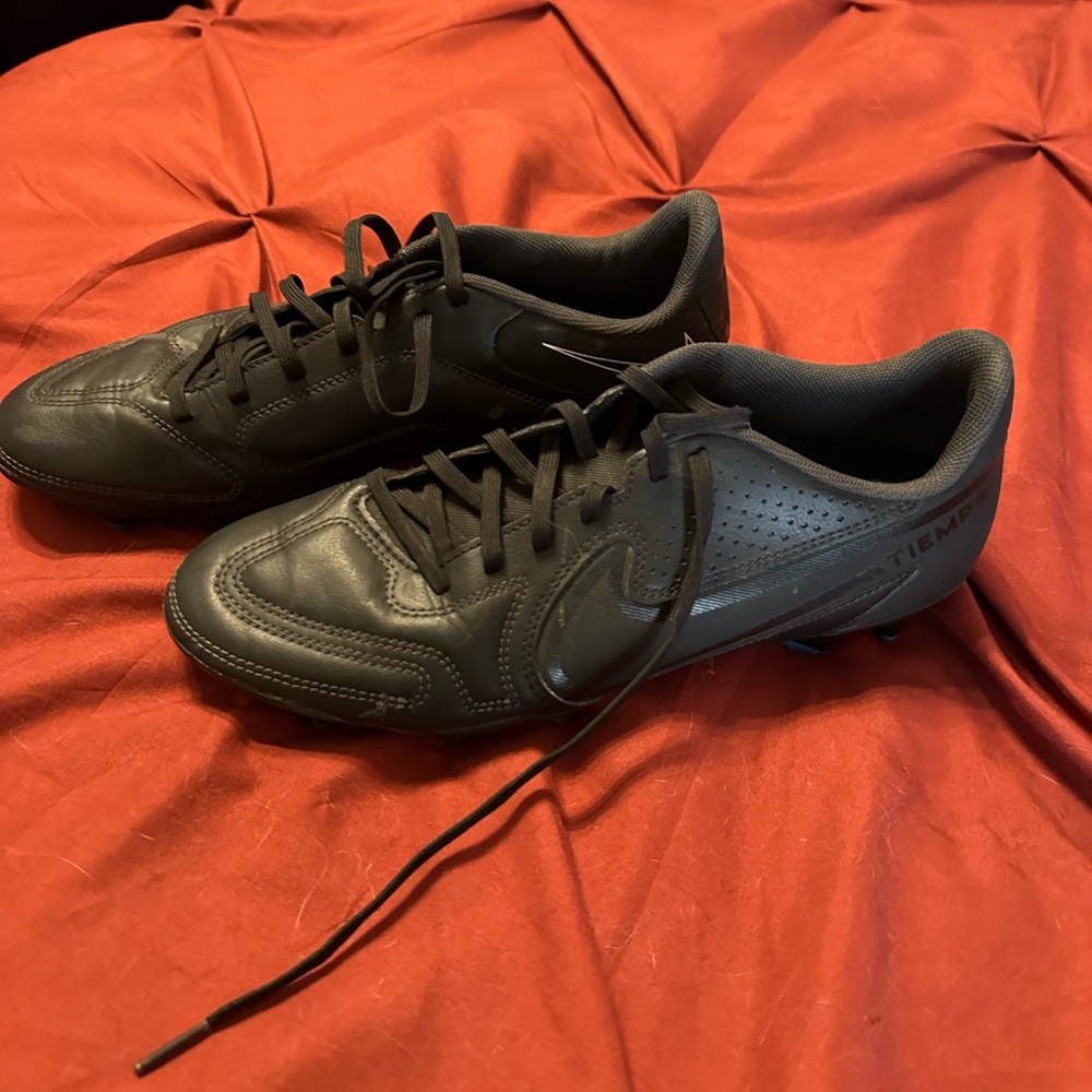 BLACK Nike SOCCER cleats SIZE 9